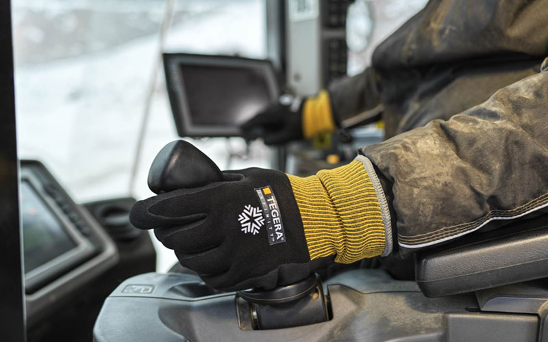 دستکش مقاوم در برابر سرما از تجهیزات ایمنی کار در سرما